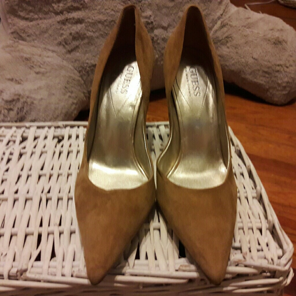 Guess camel / tan heels