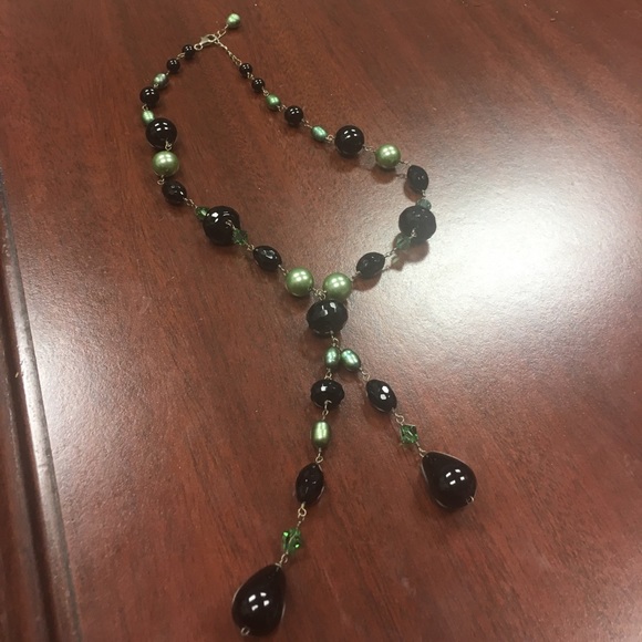 Green & Black beaded necklace - Picture 1 of 3