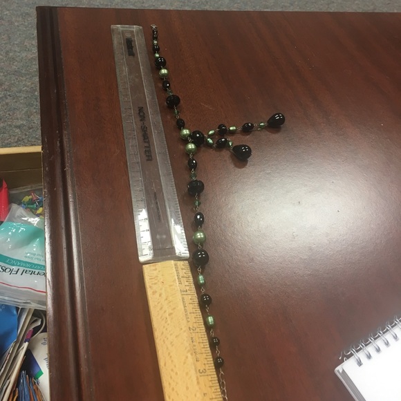 Green & Black beaded necklace - Picture 2 of 3