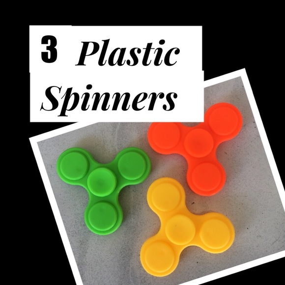 ALL 3 PLASTIC SPINNERS - Picture 1 of 1