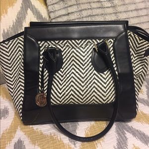 London Fog black and white handbag.