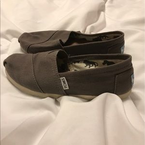Gray Toms