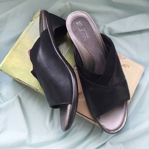 NWT Naot Black Stretch Heels - Size 42 (US 10.5)