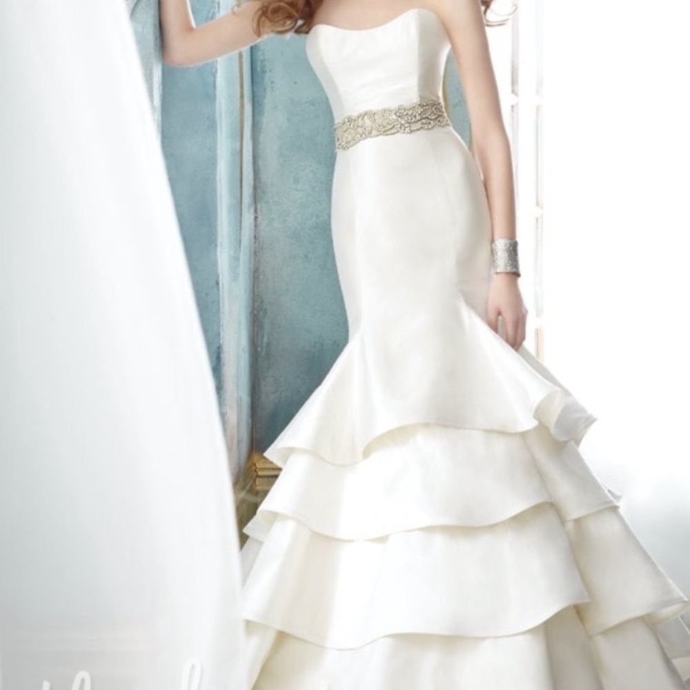 Stunning Jim Hjlem 8208 wedding gown