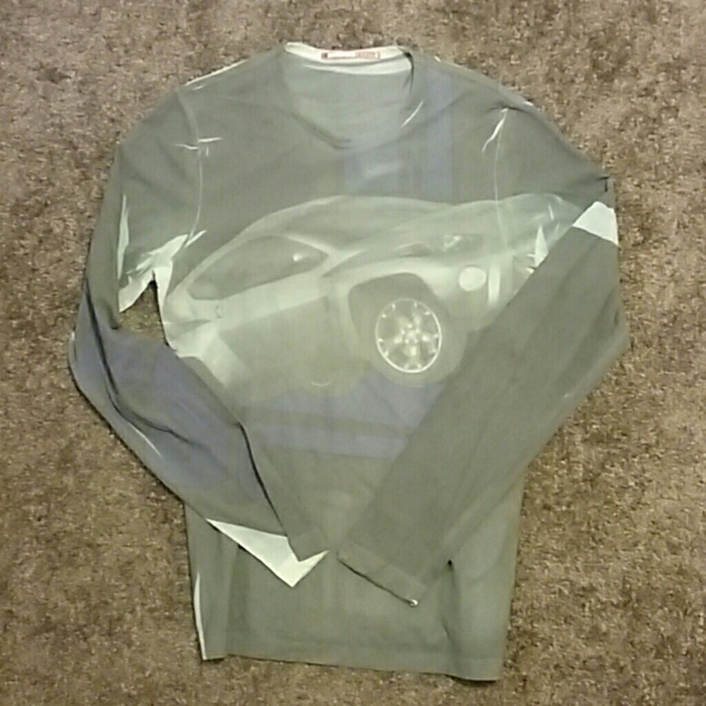 Snug fitting  Long sleeve shirt