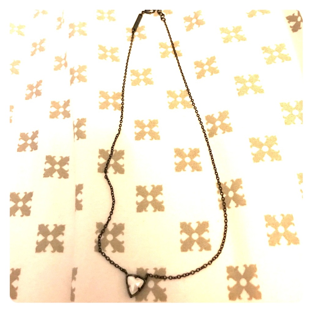 White irridescent necklace