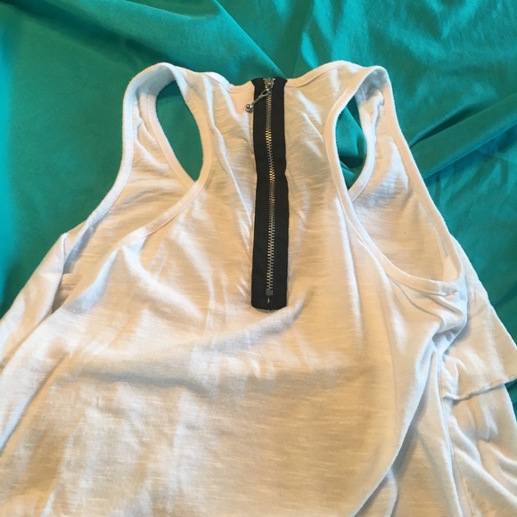 🎀 3 for 20 White ruffle tank - Picture 4 of 4