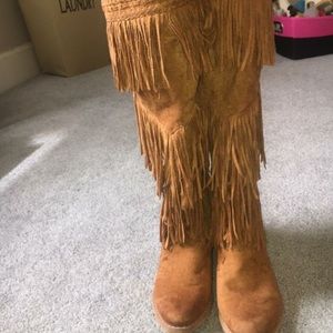 No rated buckle boots size 6