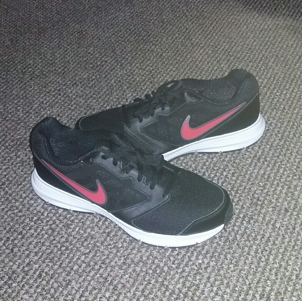 Men's Nike tennis shoes