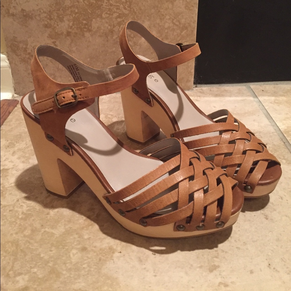Hinge Clogs