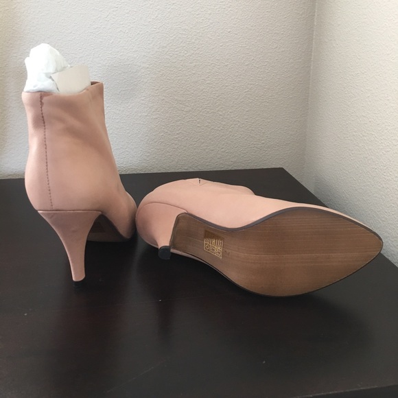 Boots. - Picture 2 of 3