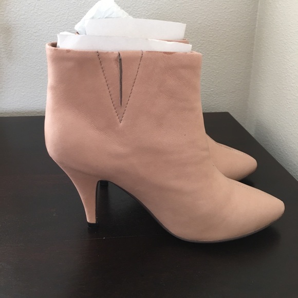 Boots. - Picture 3 of 3