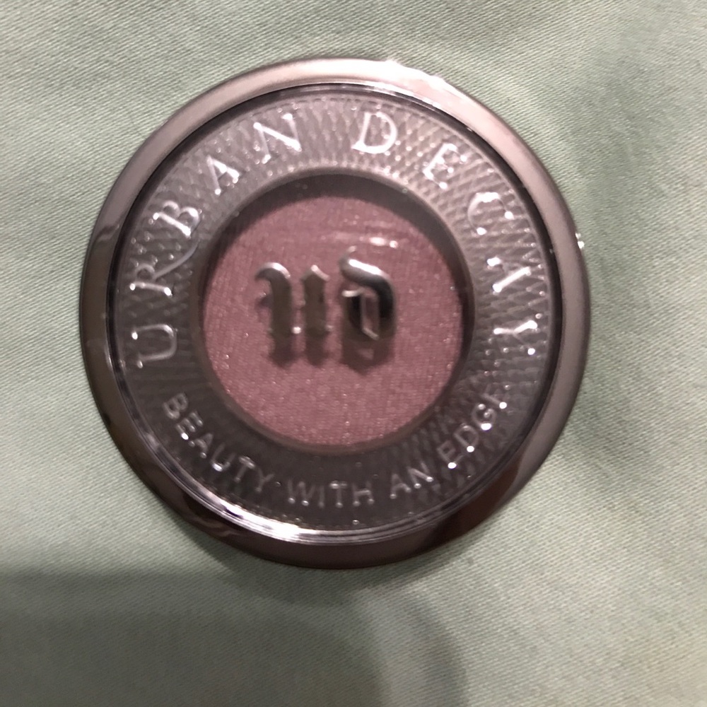 Urban Decay Breathless eyeshadow