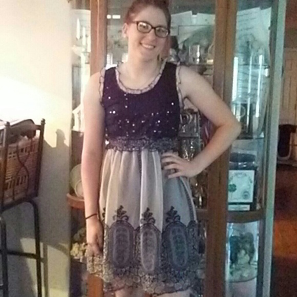 EXTREMELY CUTE SEMIFORMAL SLEEVELESS DRESS!!! - Picture 2 of 4
