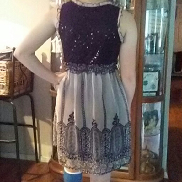 EXTREMELY CUTE SEMIFORMAL SLEEVELESS DRESS!!! - Picture 3 of 4