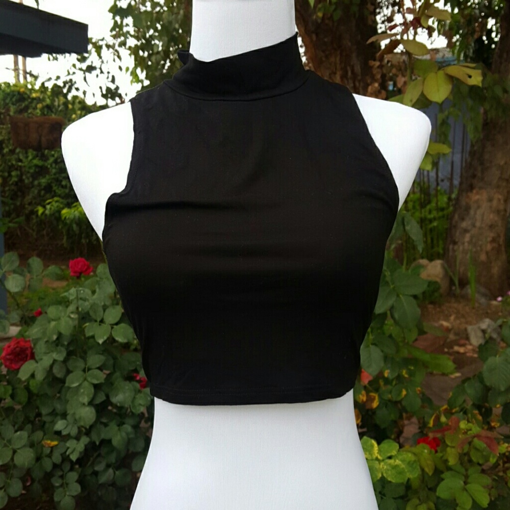 Cute black crop top