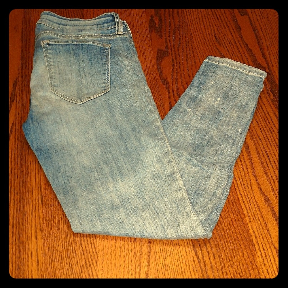 Skinny Jeans w/ ankle zipper.