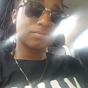 Meet your Posher, Crystal