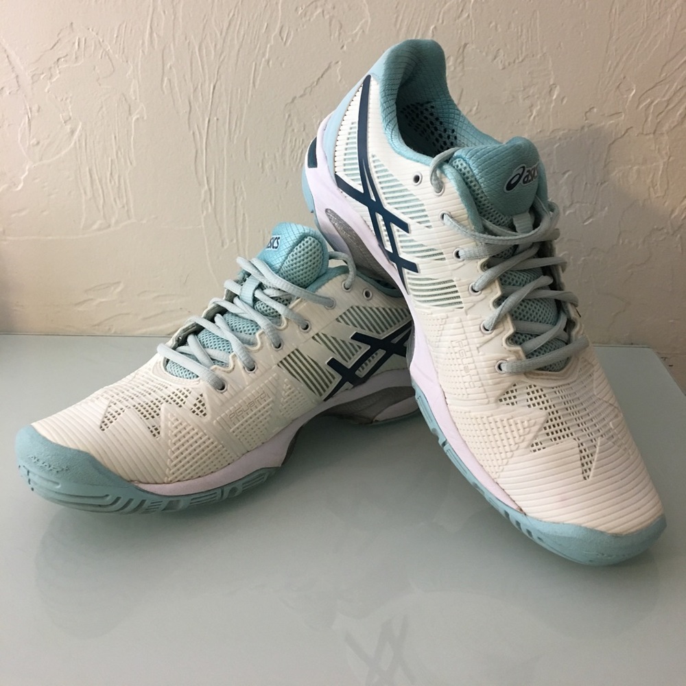 Asics gel running tennis shoes!👟