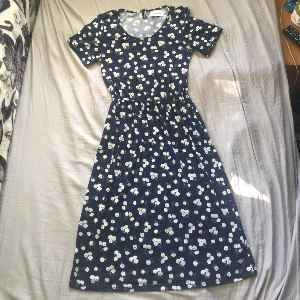 Women's xs short sleeved dress, daisy print