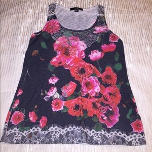 Pretty sleeveless top!