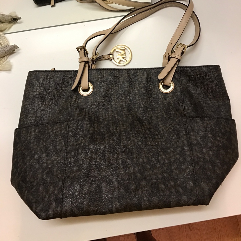 Micheal Kors purse - brown