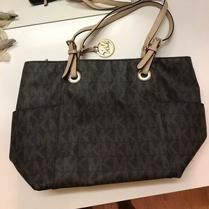 Micheal Kors purse - brown