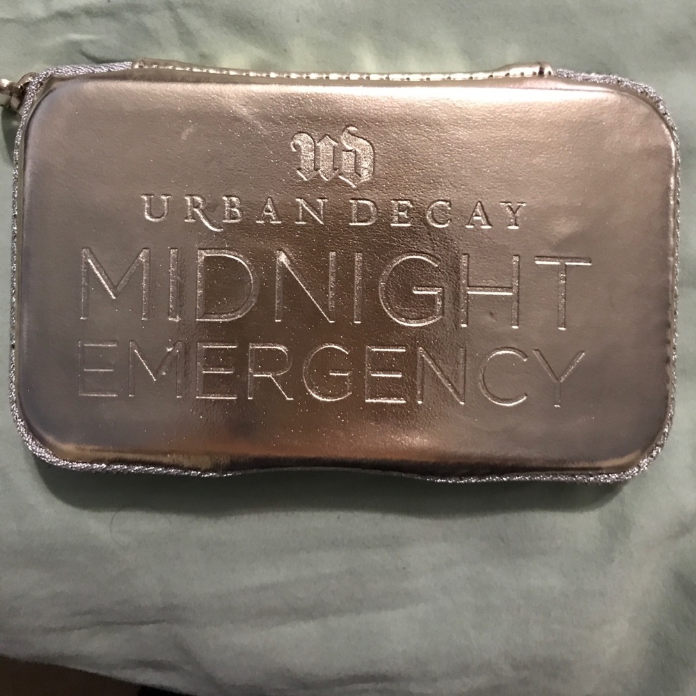 Urban Decay Midnight Emergency kit