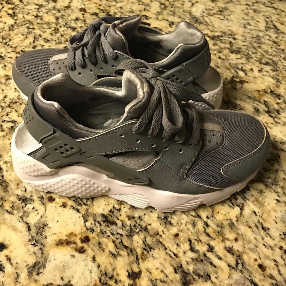 *SOLD** Nike huarache run sneakers
