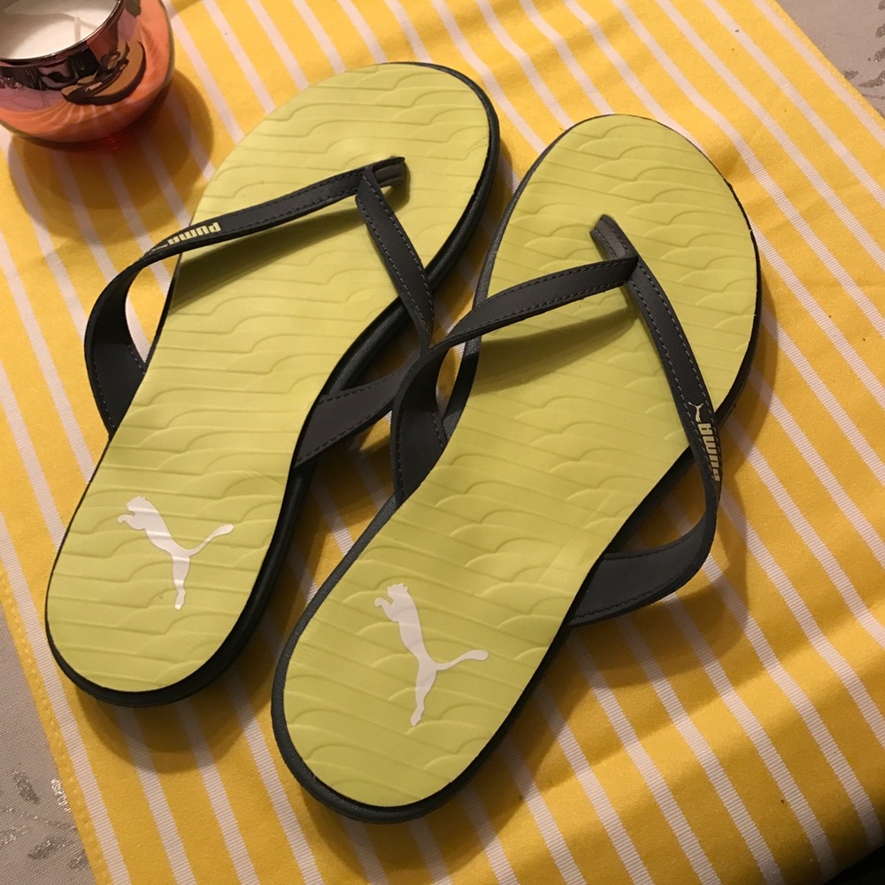 Puma flip flops