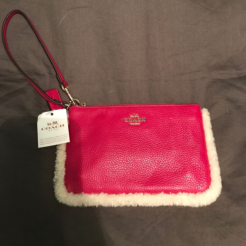🦋SALE🦋Coach wristlet!! NWT! 💕