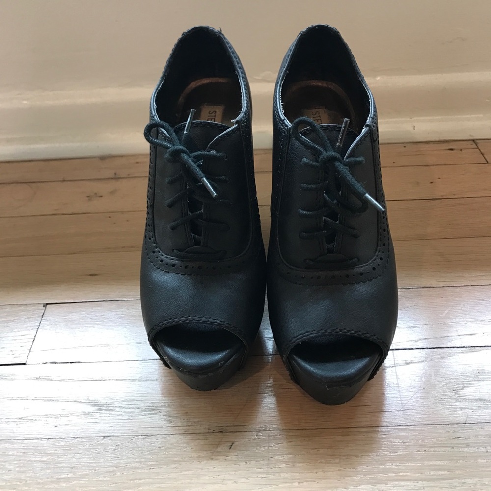 Steve Madden black leather Oxford wedges