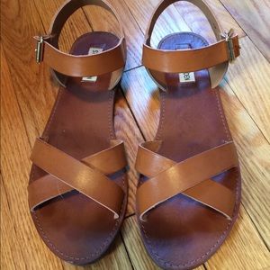 Flat sandals