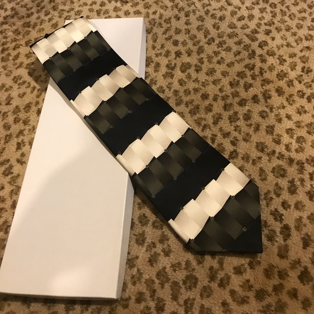 NWOT BERGAMO New York hand made silk tie