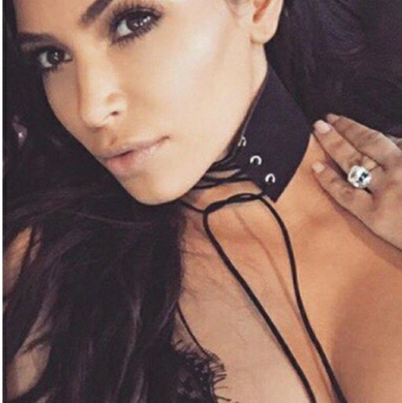 🔴Vegan Suede Lace-up Choker - Picture 2 of 5