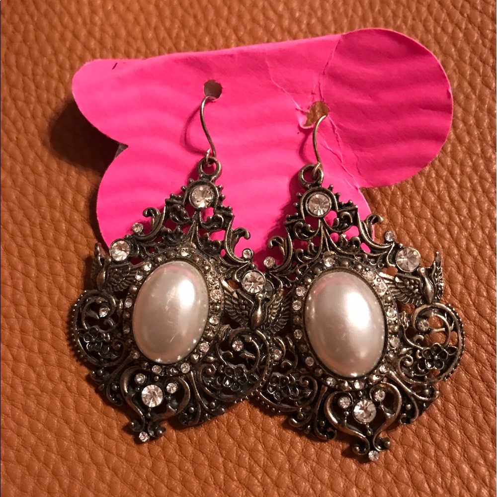 Vintage pearl hook earrings