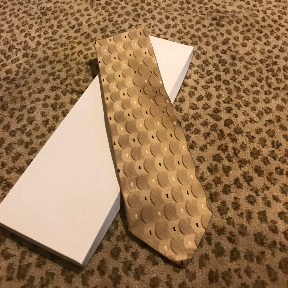 NWOT BERGAMO New York hand made pure silk tie.