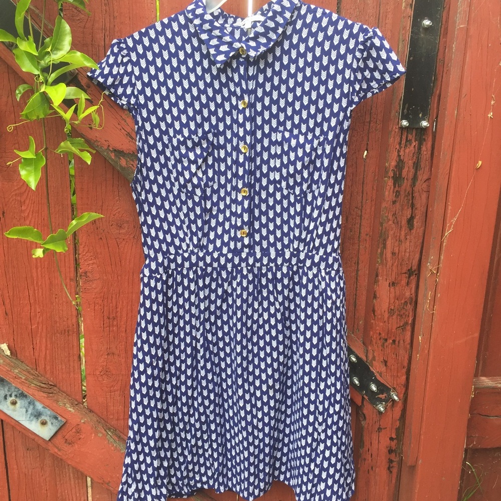 ❌SOLD❌ Blue and White Patterned Dress