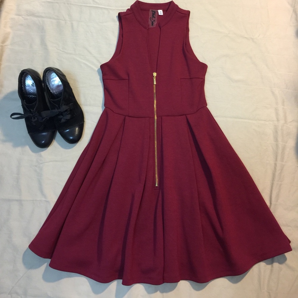 Black Swan sleeveless dress with pleated skirt XS
