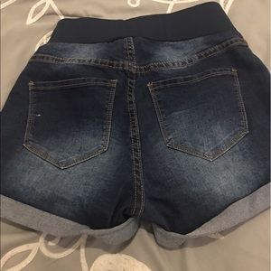 Maternity shorts
