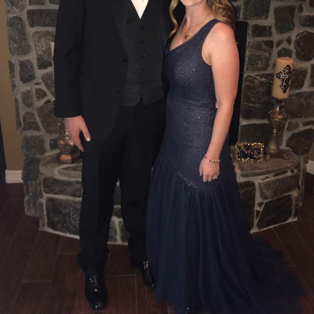 ML Monique Lhuillier navy gown size 8