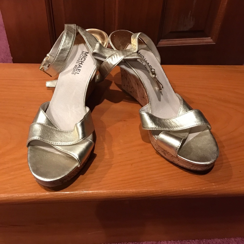 Michael kors gold sandles