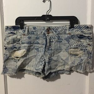 Light wash, cut-off shorts
