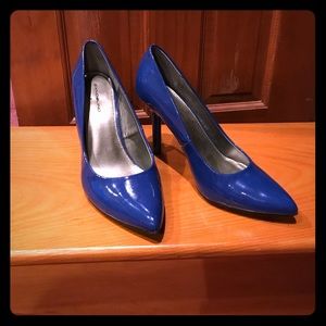 Royal blue patent leather pumps