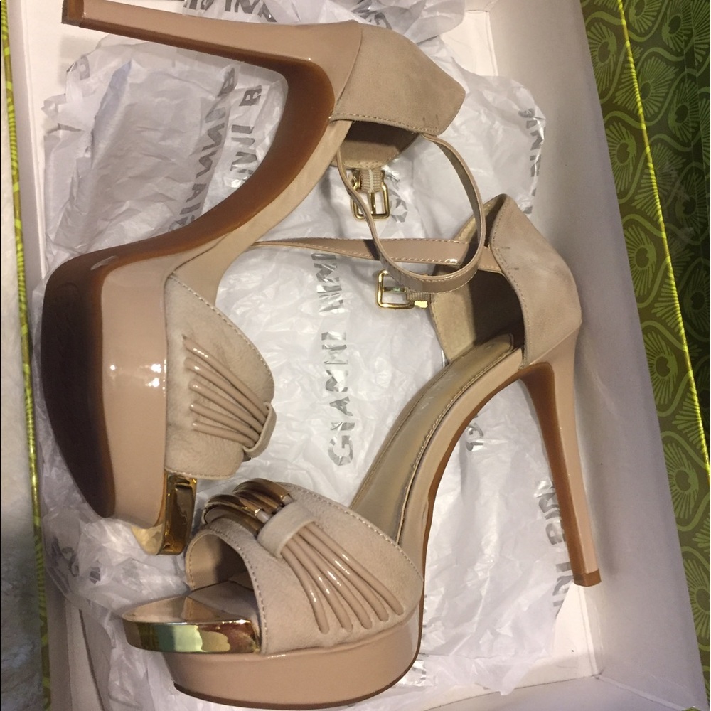 Heels - Picture 2 of 2