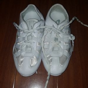 Youth 3 nfinity cheer shoes