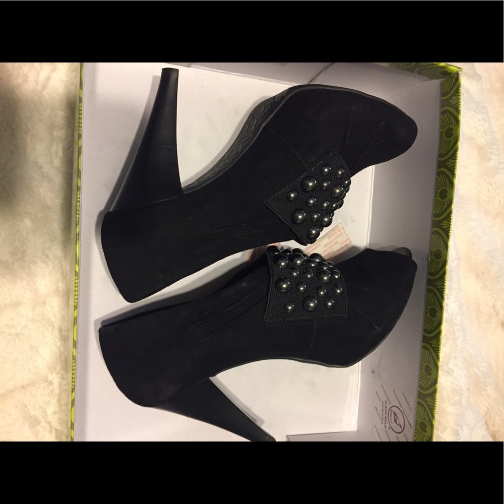 Heels - Picture 2 of 2