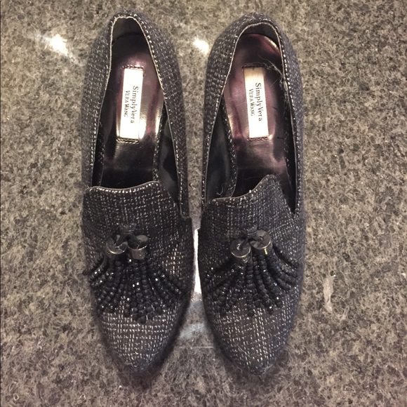 Vera Wang closed toe high heels - Picture 2 of 4