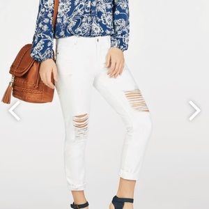 White boyfriend jeans!