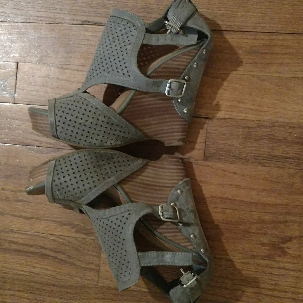 Giani Binni Wedge sandals. VERY LOVED!